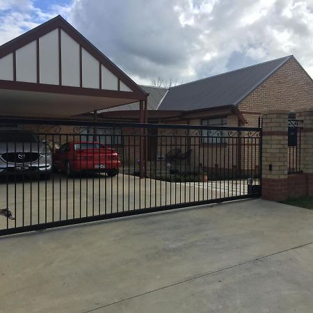 Modern, Private And Close To Town. Albury Exterior foto